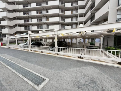 【駐車場】 | 東急ドエル・アルス泉北深井 | 【機械式立体駐車場】
機能的な立体駐車場完備です。詳しくは担当スタッフにご質問ください。
