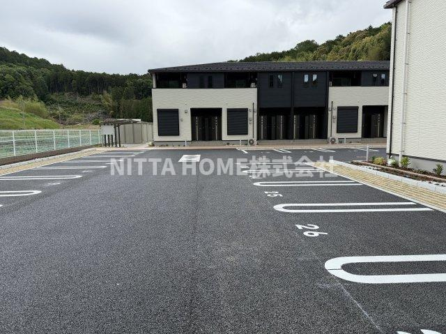クレール丹波Ⅰの駐車場|敷地内に駐車場を完備しています◎