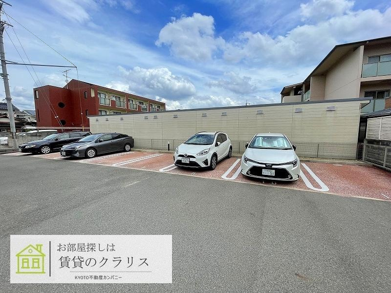 神楽コート上桂の駐車場