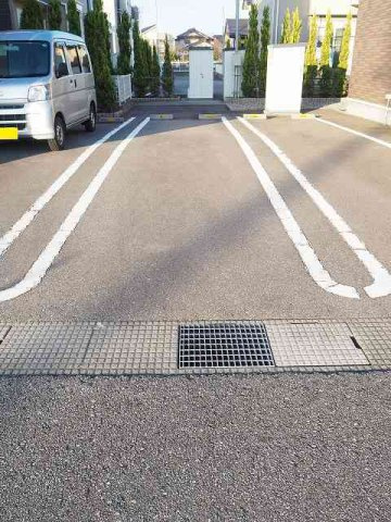 パレ　グラシュー　Ａの駐車場