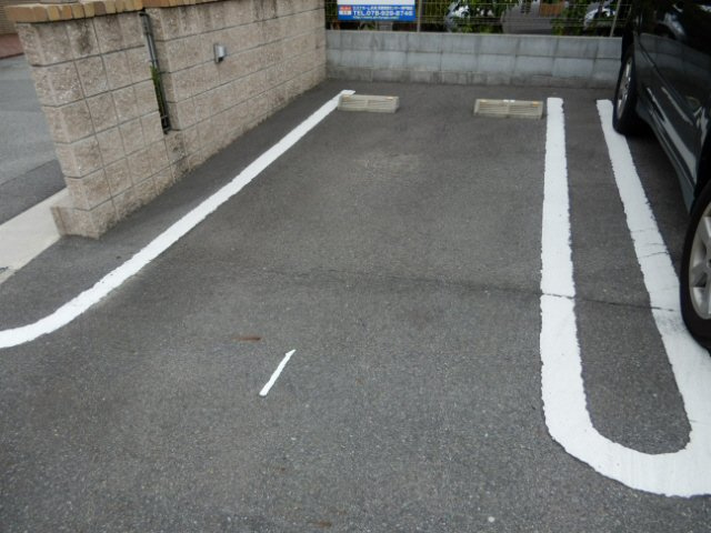 ラ・グランディールの駐車場