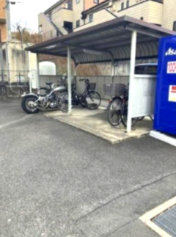 東海市名和町出崎　オランジュの駐輪場