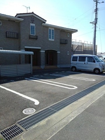 ラウレールＡの駐車場
