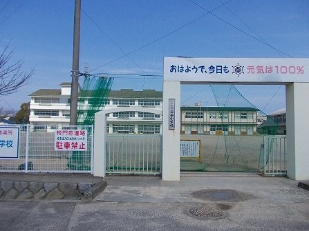 ラウレールＡの周辺|西条小学校様まで750m