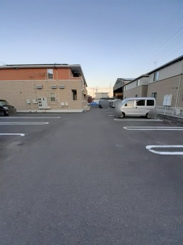リヴェールⅦの駐車場