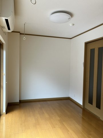エスポワール出来島の洋室