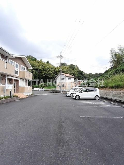 舞鶴市字余部下のアパートの駐車場|敷地内駐車場になります◎