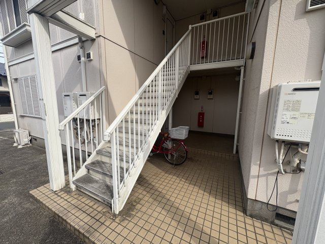 ヴィラ松ヶ丘 Dのエントランス