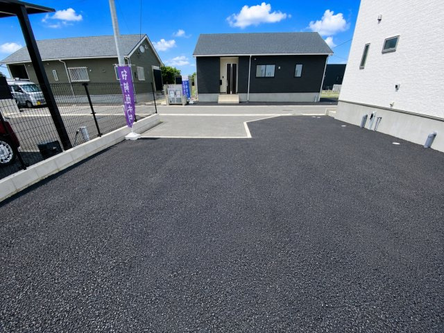 クレイドルガーデン／南区城南町舞原第８／1号棟の駐車場