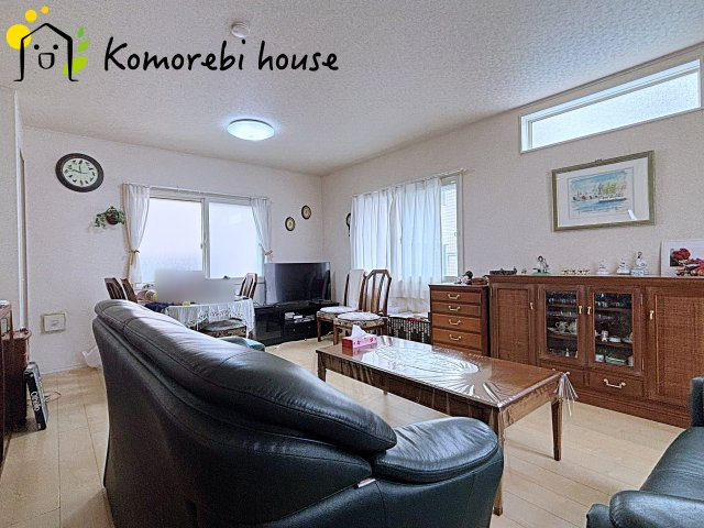 桶川市神明　中古戸建ての居間・リビング|26.6.22撮影済み