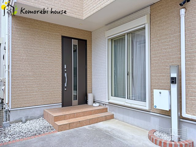 桶川市神明　中古戸建ての玄関|26.6.22撮影済み