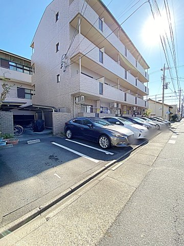 レージュ松原の駐車場