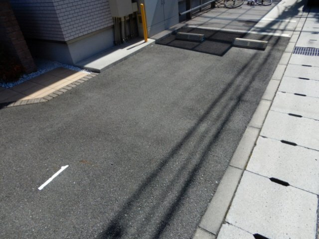 ル・アベニールの駐車場