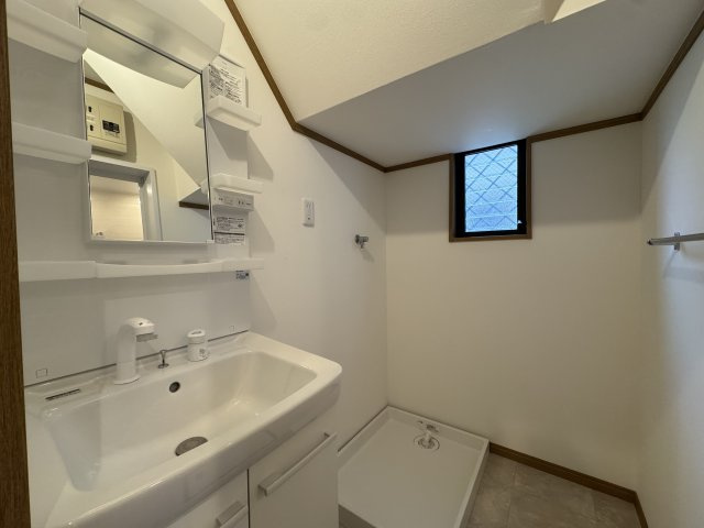 神戸市垂水区王居殿１丁目戸建の独立洗面台
