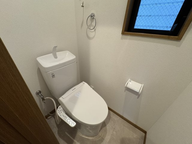 神戸市垂水区王居殿１丁目戸建のトイレ
