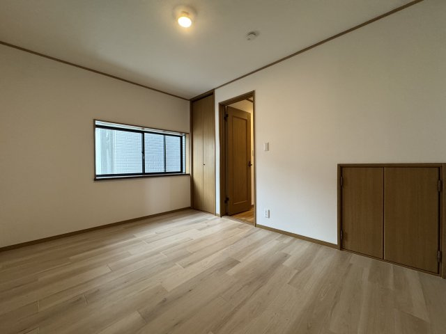 神戸市垂水区王居殿１丁目戸建の洋室