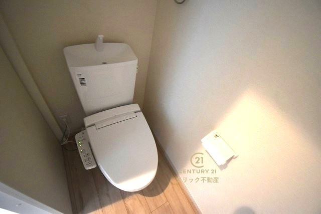 TERRACE　水戸市吉沢町　5期 　1のトイレ|毎日使う空間と機能だから、いつまでも清潔なスペースであってほしいのがトイレです。お掃除しやすいシンプルなデザインです。