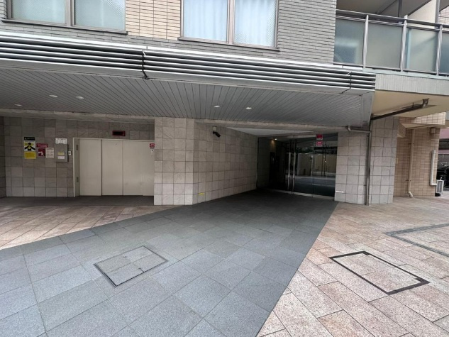 サンクタス三軒茶屋タイムズヴィレッジのエントランス|「三軒茶屋」駅徒歩４分！ペット飼育可能な平成１６年築の新耐震基準マンション、サンクタス三軒茶屋タイムズヴィレッジは即日現地案内可能となっておりますので、お気軽にお問い合わせください！