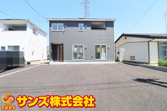 郡山市大槻町字針生金畑　　　３号棟　　　柴宮小学校、郡山第１中学区の外観|南側から見た駐車場を含む外観♪
