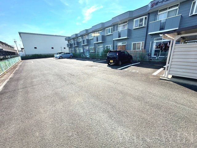 ポートエルディム Bの駐車場