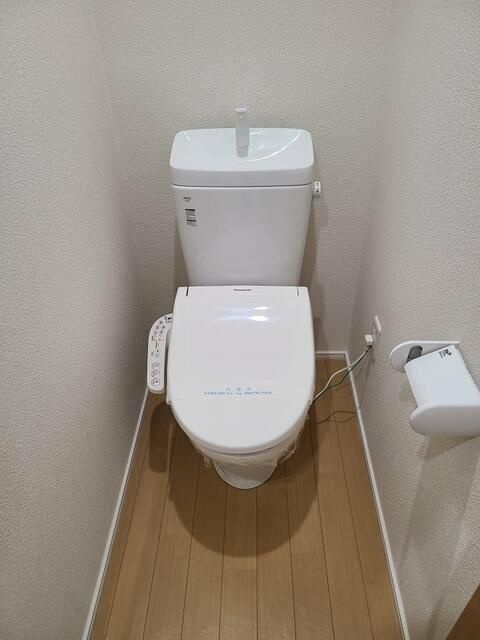 座間市東原３丁目のアパートのトイレ