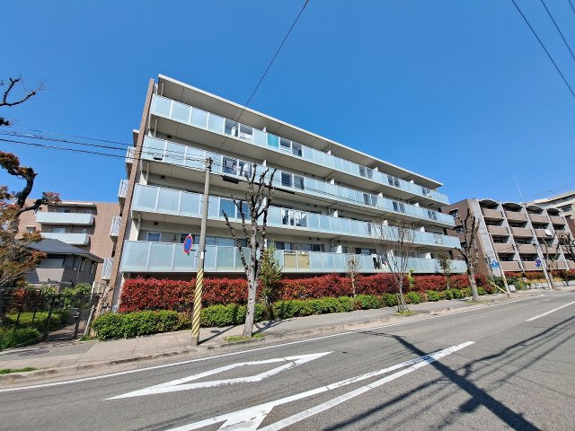 甲子園六石町ハイツの外観