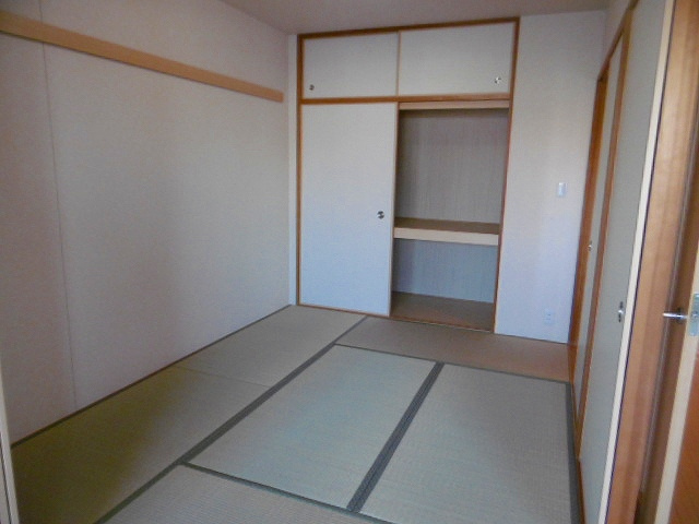 甲子園六石町ハイツの和室
