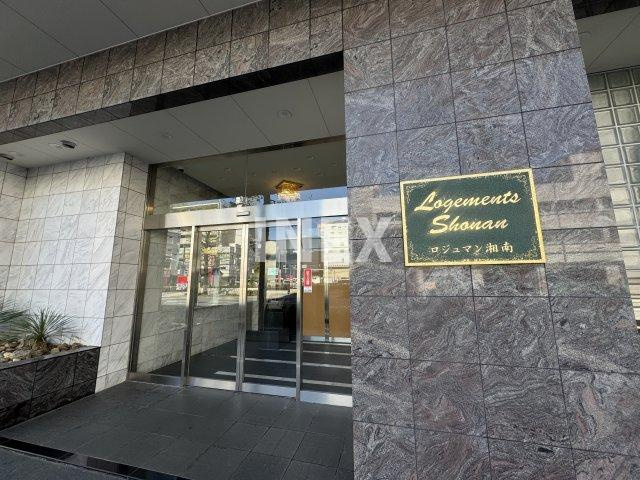横浜市中区長者町３丁目の賃貸マンションのエントランス
