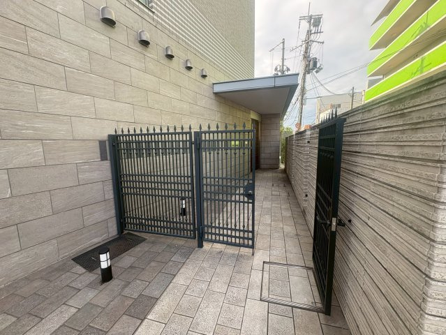 SK江坂のエントランス