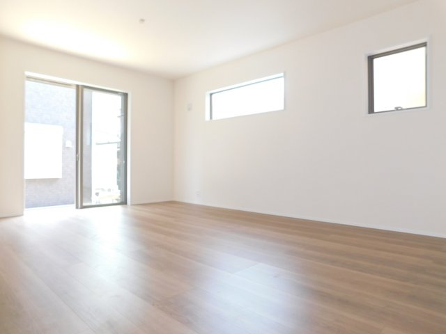 海部郡蟹江町平安２丁目の新築一戸建の居間・リビング|◇リビング◇　　南面で明るいリビング１６．０帖　心地の良い開放的な空間♪