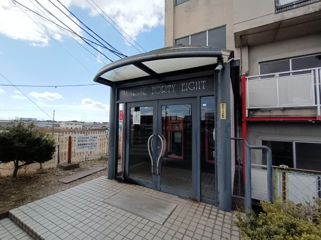 サンライズ48のエントランス
