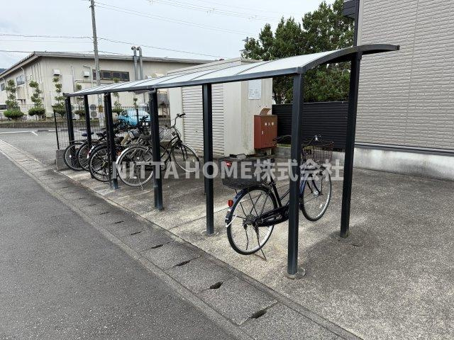 ＲＩＯ ＡＯＮＯ　Ⅰ号館のエントランス|屋根付き駐輪場は無料で使用可能です！