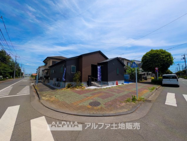~青梅新町7丁目~Newly Built Homeの展望|【Balcony】
◆カウチソファから望む◆窓から降りそそぐ採光は美しくその空間と光を頬に感じ感嘆する。また夜間にはカウチソファに背を傾け星空を眺めながら家族と楽しむひと時も捨て難い。