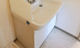 小池ビルの洗面所