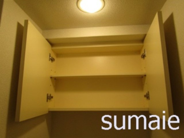 北区滝野川７丁目の賃貸マンションの収納|トイレの上部収納です