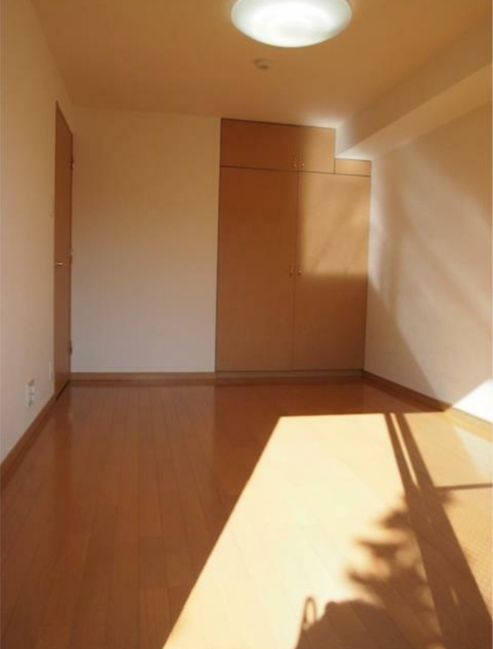 ルーブル早稲田弐番館の寝室|きれいな内装です