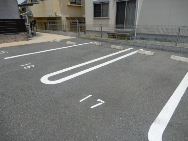 チェリーヒルズの駐車場