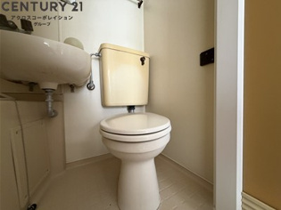 トイレ内に手洗い用の洗面台あり