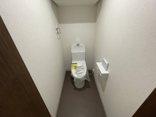 シンプルで使いやすいトイレです♪