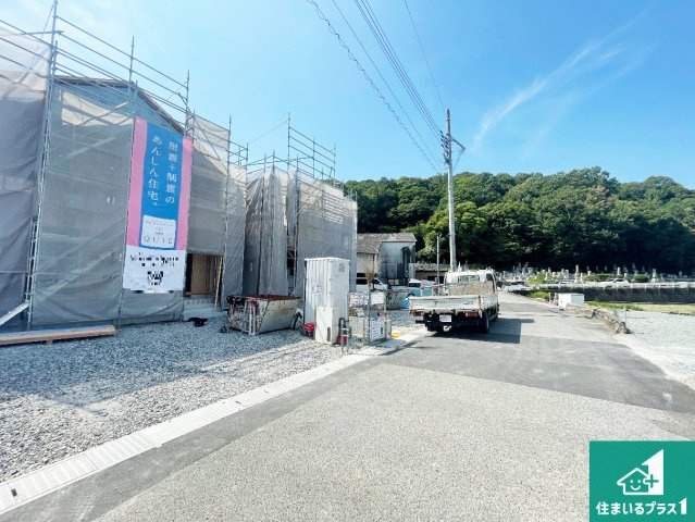 揖保郡太子町鵤　第7期　新築一戸建ての前面道路含む現地写真|周辺は落ち着いた街並みの住宅地！子育てがしやすい住環境です！まだ未完成ですが、現地でしかわからない事もございます。是非一度ご覧ください。