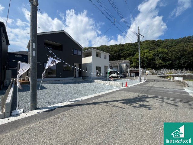 揖保郡太子町鵤　第7期　新築一戸建ての前面道路含む現地写真|周辺は落ち着いた街並みの住宅地！子育てがしやすい住環境です！まだ未完成ですが、現地でしかわからない事もございます。是非一度ご覧ください。