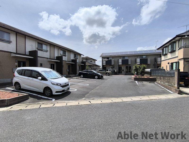SK House Bの駐車場