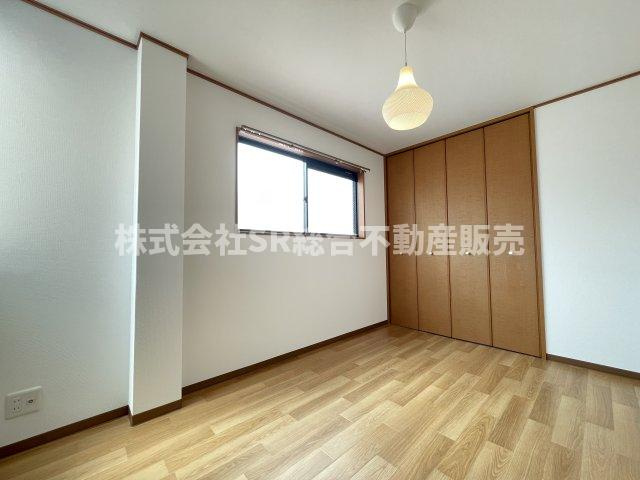 末広町中古戸建の寝室|3F　6.0帖。落ち着いて過ごせるお部屋なので、寝室にいかがでしょうか♪
