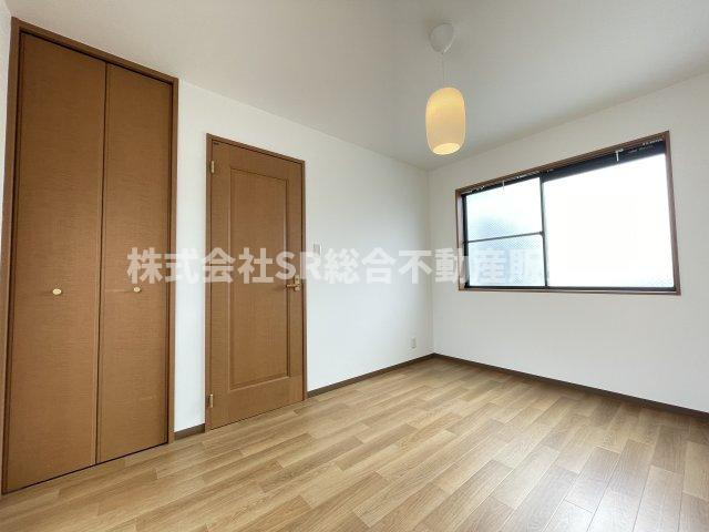 末広町中古戸建の洋室|3F　6.0帖。シンプルな造りで様々な用途にご利用いただけます！