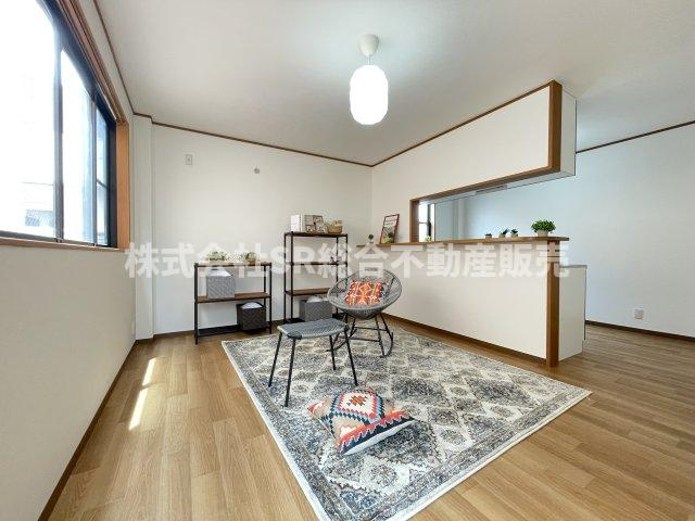 末広町中古戸建の居間・リビング|2F　13.0帖。家族団欒の時間を過ごすのにぴったりなゆとりの住空間です♪
