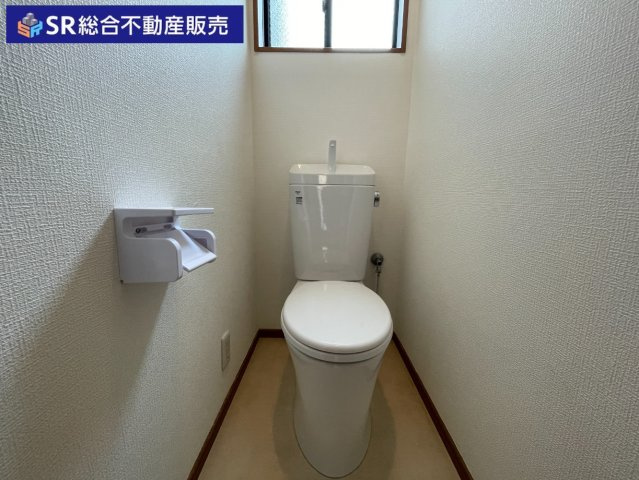 末広町中古戸建のトイレ|2Fトイレ。トイレが2箇所にあるので、来客や朝の忙しい時間帯でも順番待ちの必要なし！