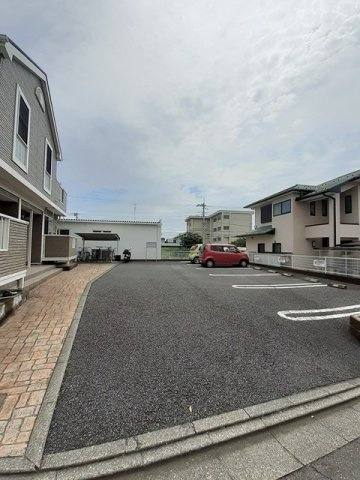 サニーハウスの駐車場