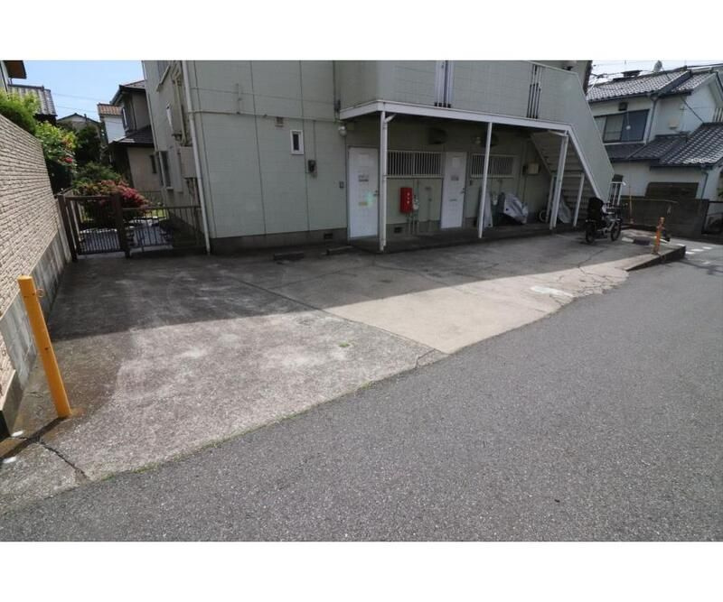メゾンベルの駐車場