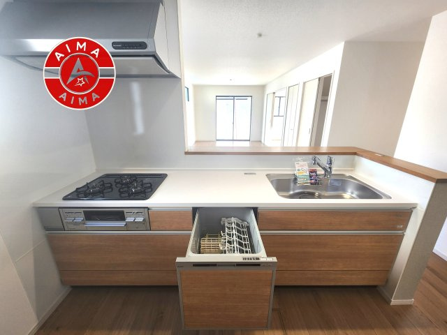 福岡市早良区野芥5丁目第2-1棟（1号棟）のキッチン|ご家族を近くに感じられる対面キッチンのLDK。会話もはずみそうですね。