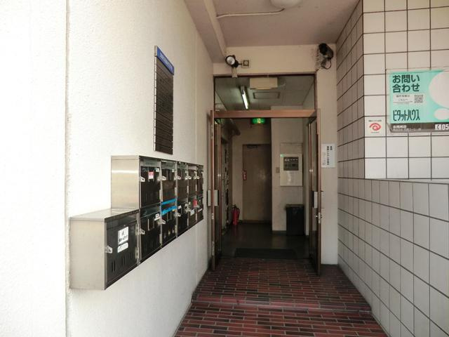 コスモビル鴨田のエントランス